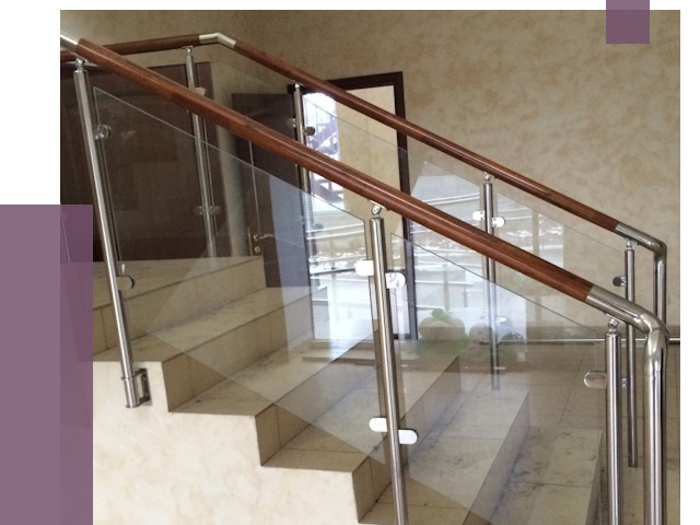 Комбинированные перила из металла и дерева в Белой Калитве